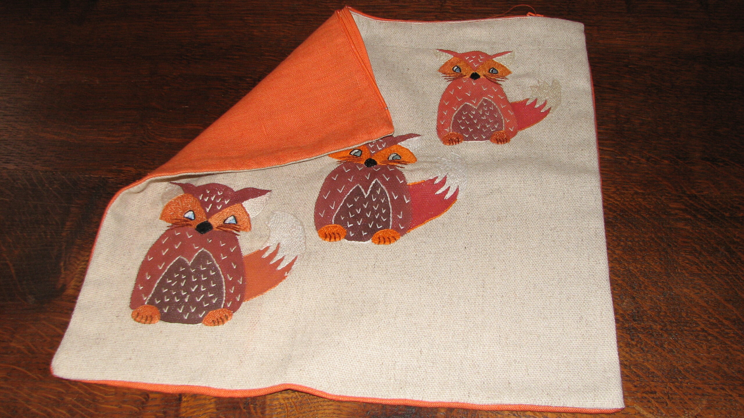 Housse de coussin aux trois renards – Image 2