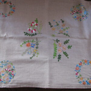 Chemin de table aux fleurettes